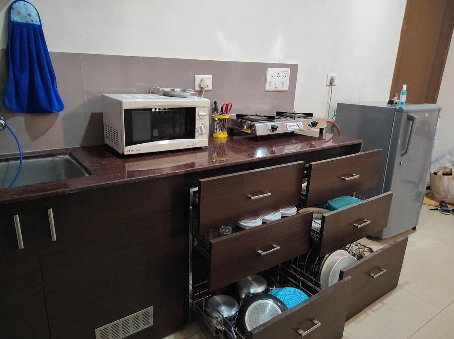1bhk Ac Service 206 Apartment