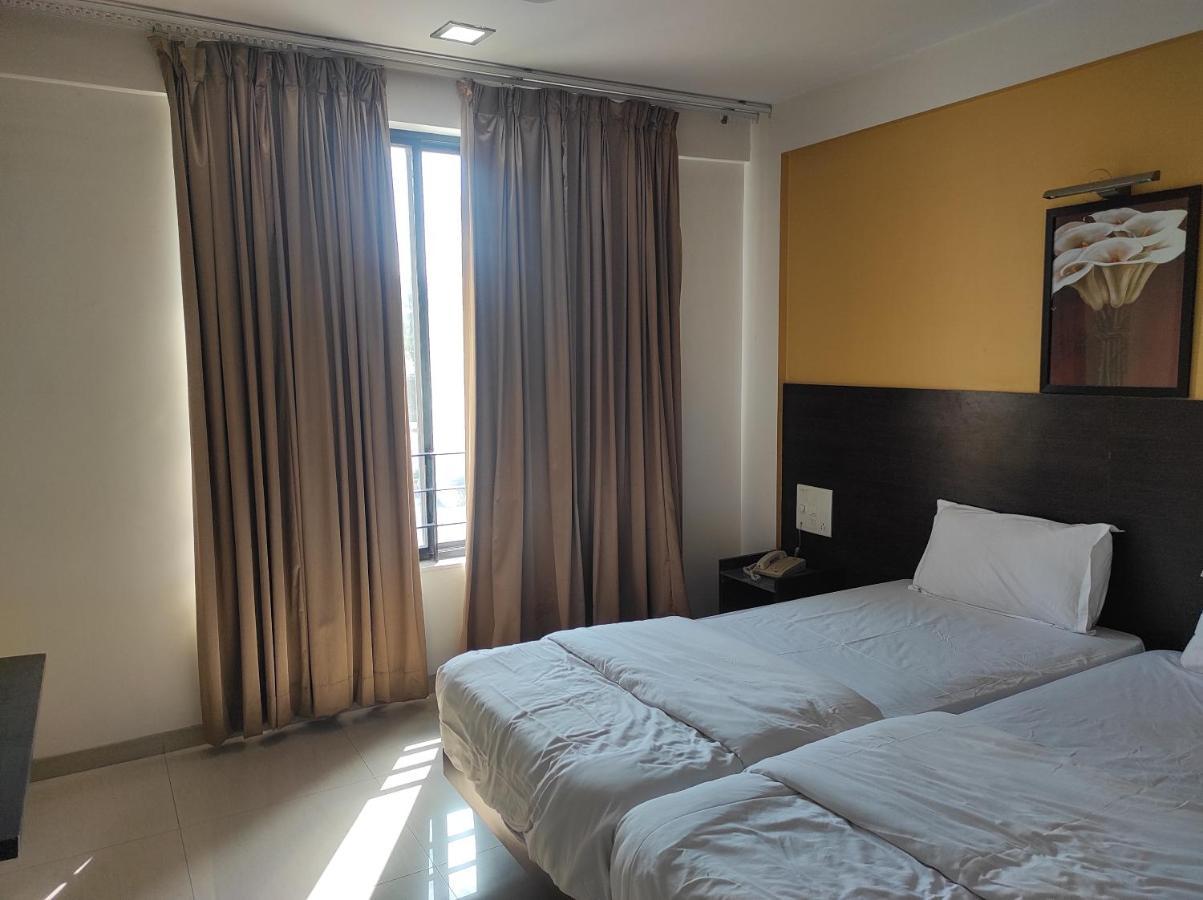 1bhk Ac Service 206 * Pune