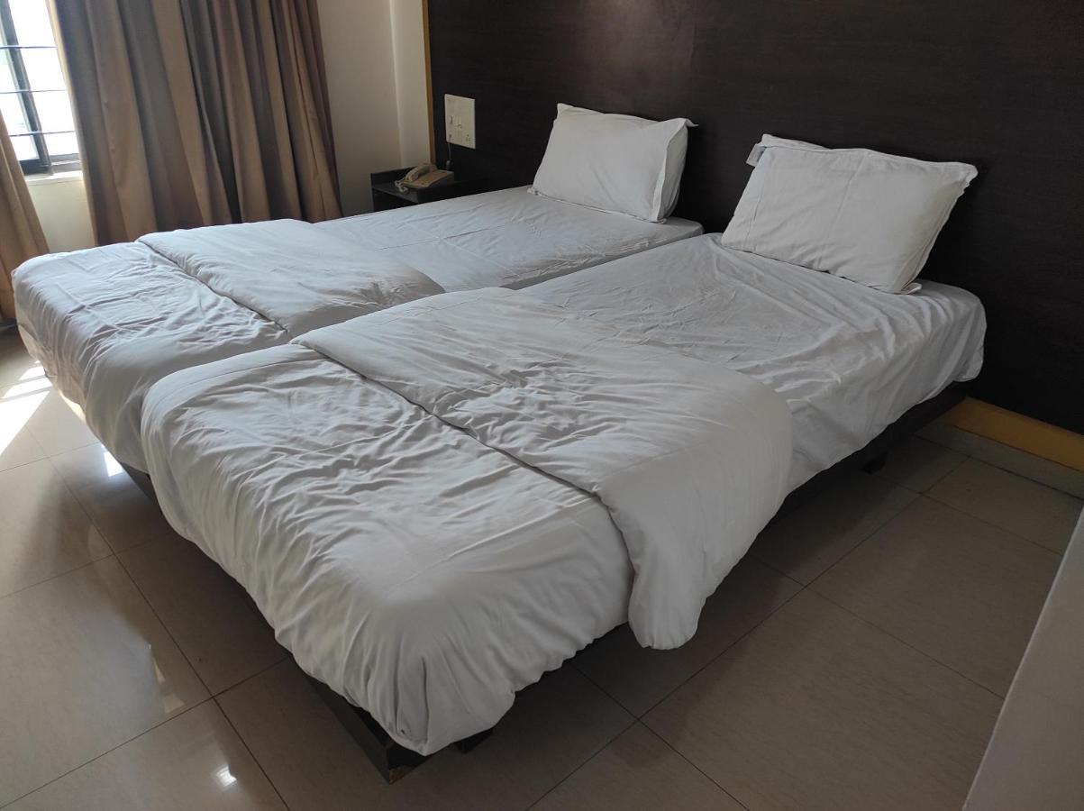 1bhk Ac Service 206 * Pune