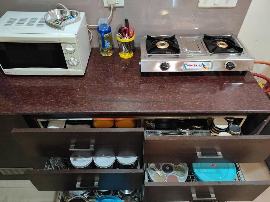 Apartment 1bhk Ac Service 206 *