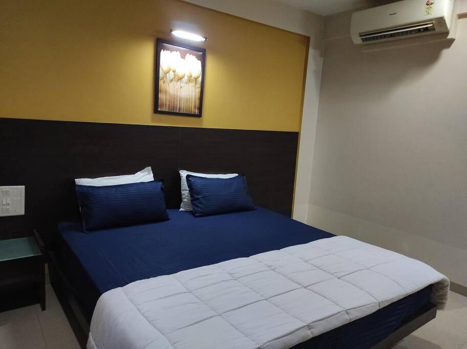 1bhk Ac Service 206 Apartment