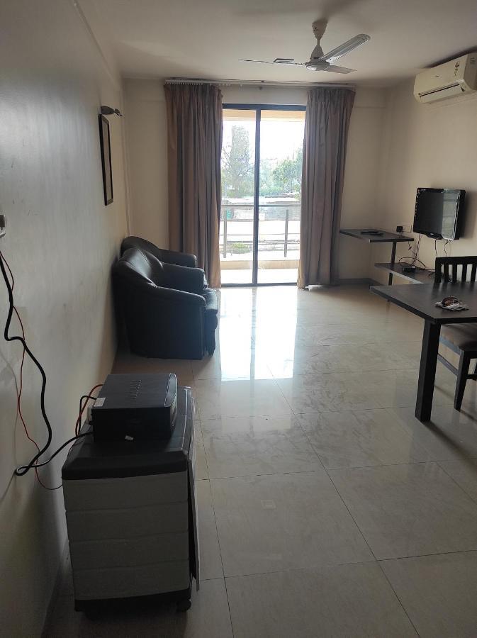 Apartment 1bhk Ac Service 206 Pune