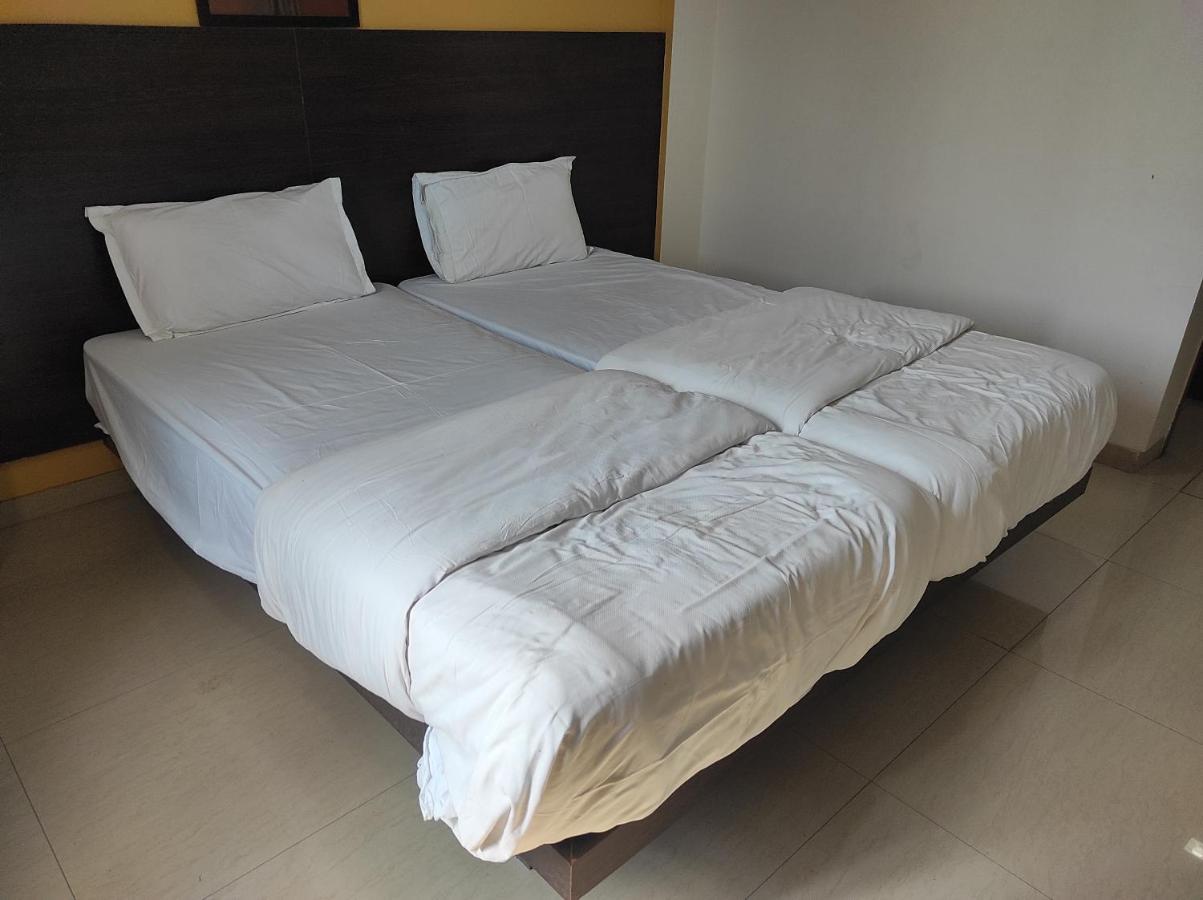 Apartment 1bhk Ac Service 206 Pune