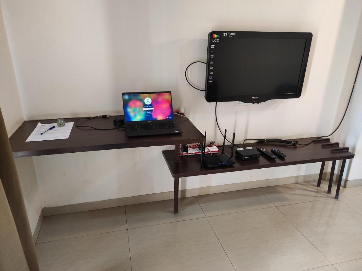 1bhk Ac Service 206 Apartment *
